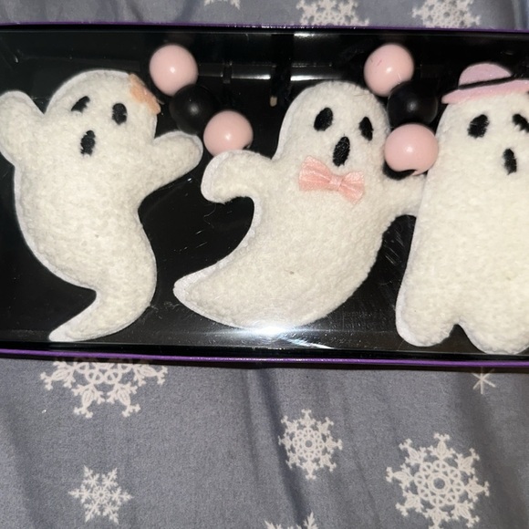 Ghoulish 6 foot Halloween garland pink and white ghost garland - Picture 2 of 4